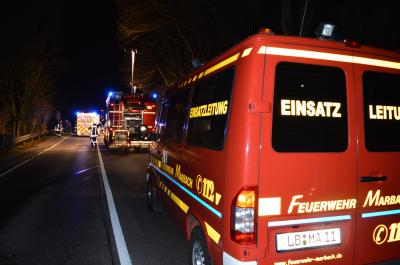 Marbach: Traktor kommt in den Gegenverkehr und stoesst mit Pkw zusammen